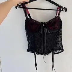黒と赤のレースキャミソール