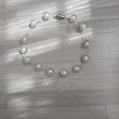 パールビーズとメタルパーツのネックレス