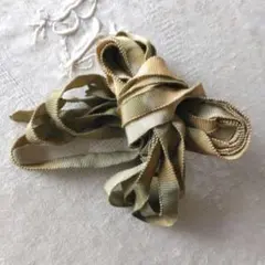 ①【4.5m】　グレージュに乾土斑抜染斑染のペタシャムリボン