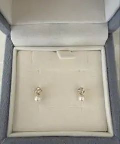 ホワイトオパール ピアス k18 ツツミ - メルカリ