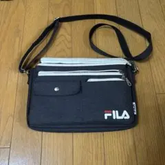 FILA フィラ ショルダーバッグ サコッシュ ブラック 多機能 ポケット多数のサムネイル