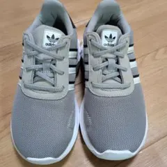 adidas キッズ スニーカー グレー