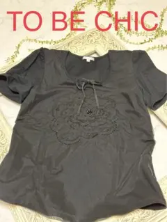 トゥービーシック　フラワー　リボン　ブラック 半袖 トップス Tシャツ　Mのサムネイル