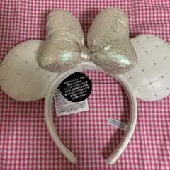 ① ディズニー　カチューシャ　スパンコール　パール　白　レザー調　ミニーマウス