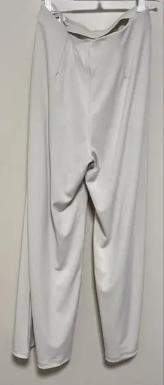 ユニクロ　クレープジャージーストレートパンツ　Lサイズ　ナチュラル