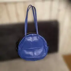 美品 kawakawa カワカワ レザー 円筒 ショルダーバッグ 円形ボタン 赤