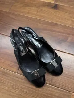Salvatore Ferragamo エナメル パンプス ブラック