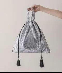 最終お値下げ◆美品◆earイアパピヨネ アイボリー　タッセル刺しゅう巾着バッグ