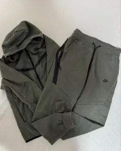 新品 Lサイズ ナイキ テック 上下セットアップ ジャケット パンツ カーキ 新品 Lサイズ ナイキ テック 上下セットアップ ジャケット パンツ