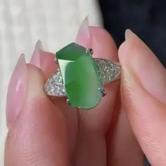 天然ミャンマー翡翠A貨　透き通る陽緑が目立つ不規則カットリング　シルバー925製