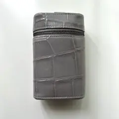 コムサ・デ・モード(COMME ÇA DU MODE)型押牛革　ポーチ収納