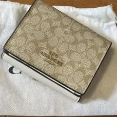 COACHコーチ♡シグネチャー柄三つ折り財布 レザー 白 ブラウン