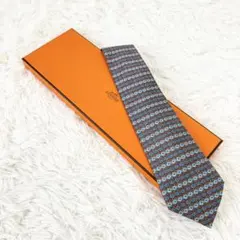 【未使用級✨】 HERMES エルメス ネクタイ 総柄 シルク100% 箱付きのサムネイル
