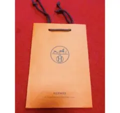 HERMES オレンジ ロゴ入り紙袋