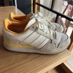 adidas ホワイト/オレンジ スニーカー