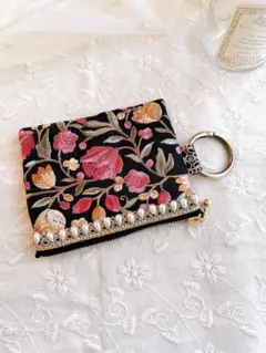 両面刺繍 花柄ミニポーチ カラビナ付き 小物入れ リップ・鍵・小銭入れ