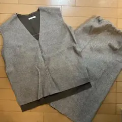 グレー Vネック ベスト タイトスカート　ウール風　セットアップ