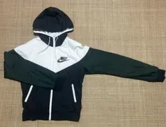 Nike フード付きウィンドブレーカーレディース　Mサイズ
