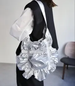 シルバー メタリック フリルデザイン ショルダーバッグ