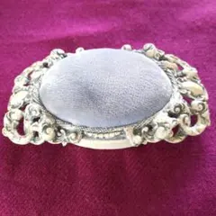 再値下げ　アンティーク　シルバー装飾ピンクッション 楕円形