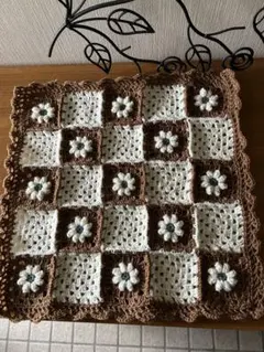 お花のモチーフ編み　グラニースクエア　マルチカバー　ハンドメイド