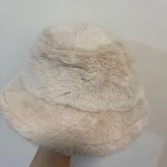 ベージュ ファーバケットハット