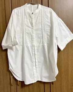 ジーナシス　刺繍入りホワイトバンドカラーシャツ　ブラウス