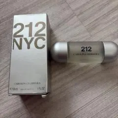 Carolina Herrera 212 NYC オードトワレ 30mlのサムネイル