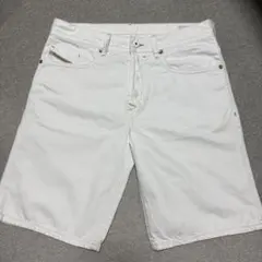 DIESEL 白 メンズ ショートパンツ　デニムパンツ