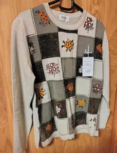 SUZUKI ベージュ系　花柄刺繍ニットセーター