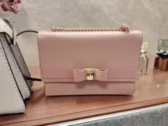 美品サルヴァトーレフェラガモ　ヴァラ　リボンショルダーバック　アンティークローズ