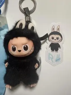 POPMART イニシャルラブブ　R キーホルダー