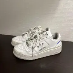 adidas 厚底ホワイトスニーカー