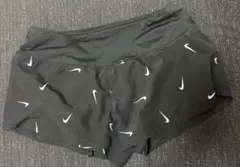 Nike ブラック ショートパンツ　ティーシャツ