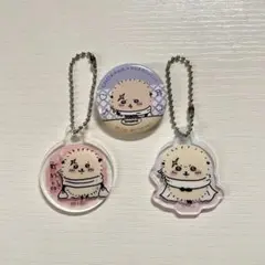 ちいかわ　ラッコさんアクリルキーホルダー　ちいかわくら寿司コラボ缶バッジ　ラッコ