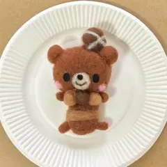 羊毛フェルト クマのブローチ（チョコレートケーキ）