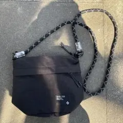 SHELTER ブラック ショルダーバッグ