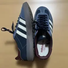 adidas ネイビー スニーカー