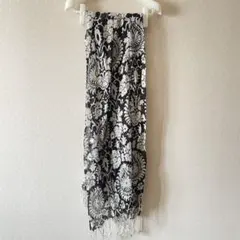 美品　スカーフ ロング 花柄 ブラック・ホワイト ストール