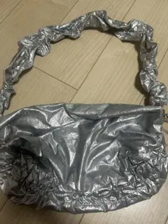 MOUSSYシルバー しわ加工 ハンドバッグ
