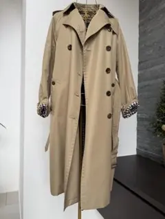 アクアスキュータム ベージュ トレンチコート チェック裏地