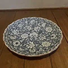 染付 牡丹唐草文様 輪花皿 大皿 - メルカリ