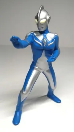 ウルトラマン　コスモス　ルナモード　フィギュア