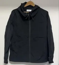 ブラックフード付きナイロンジャケット