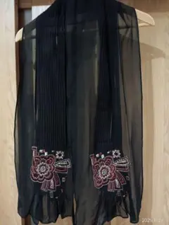 美品 HIROKO KOSHINO ヒロココシノ 黒 刺繍入りプリーツ ストール