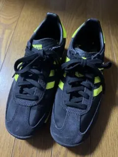 adidas スニーカー