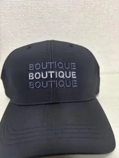 BOUTIQUE 刺繍 キャップ ブラック　Basiguenlt