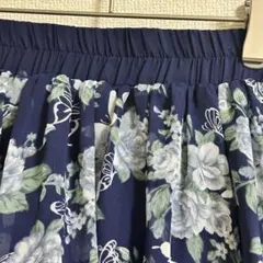 axes femme 【M】ローズ×バタフライ シフォンフリルスカート 紺