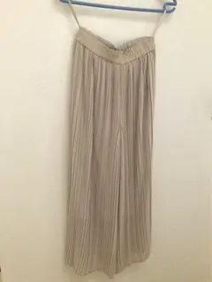 プリーツパンツ