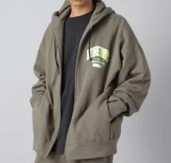 【NUMERALS】ロゴジップパーカー